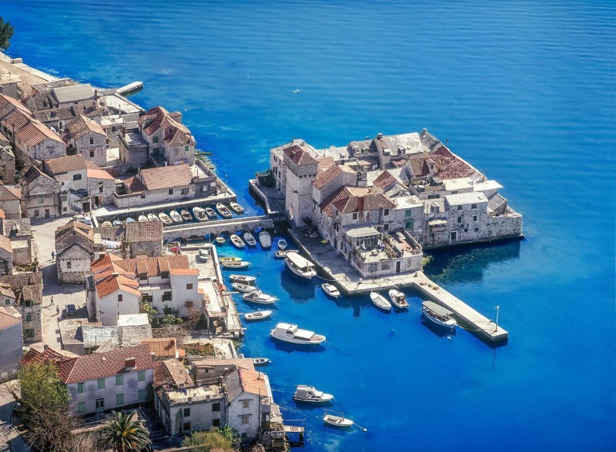 Apartmani Le-Lu Kaštela エクステリア 写真