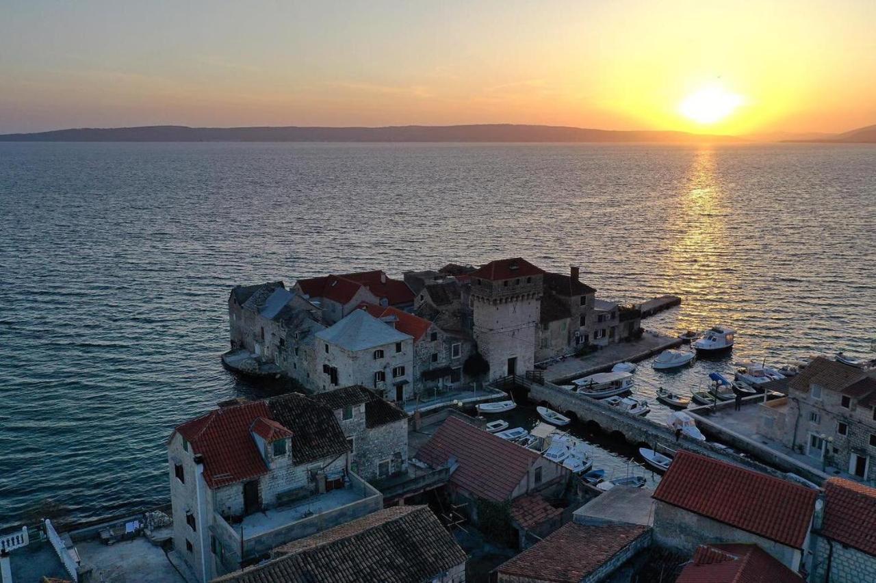 Apartmani Le-Lu Kaštela エクステリア 写真