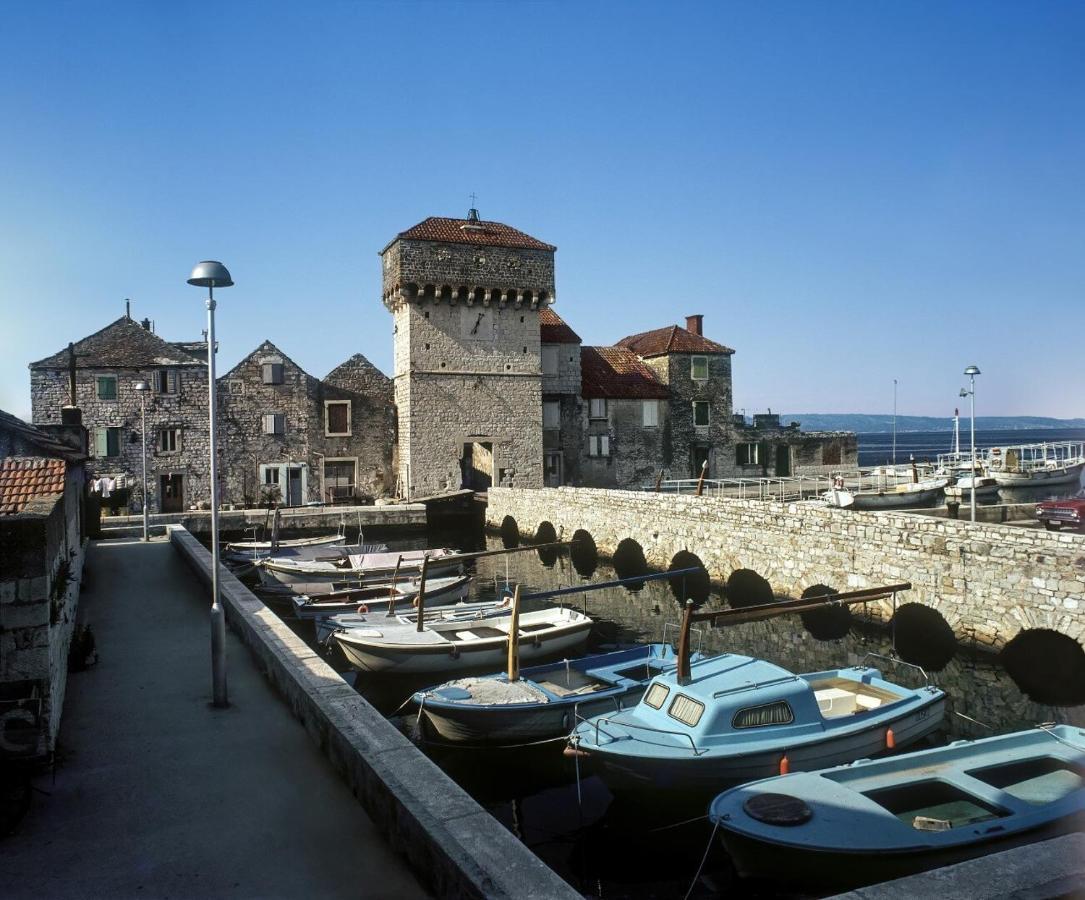 Apartmani Le-Lu Kaštela エクステリア 写真