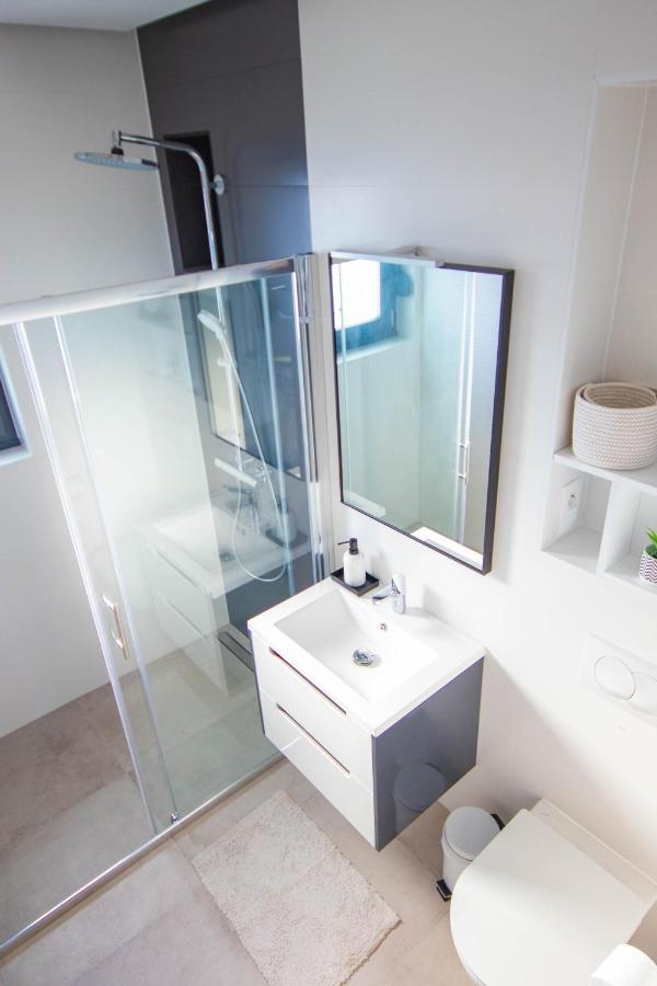 Apartmani Le-Lu Kaštela エクステリア 写真