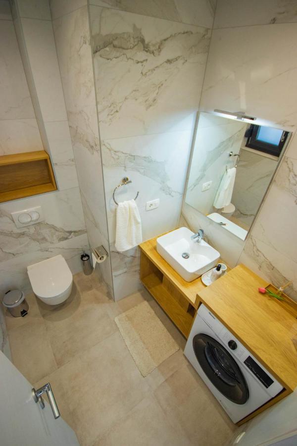 Apartmani Le-Lu Kaštela エクステリア 写真
