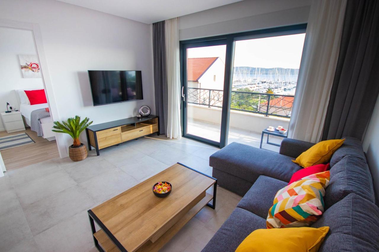 Apartmani Le-Lu Kaštela エクステリア 写真
