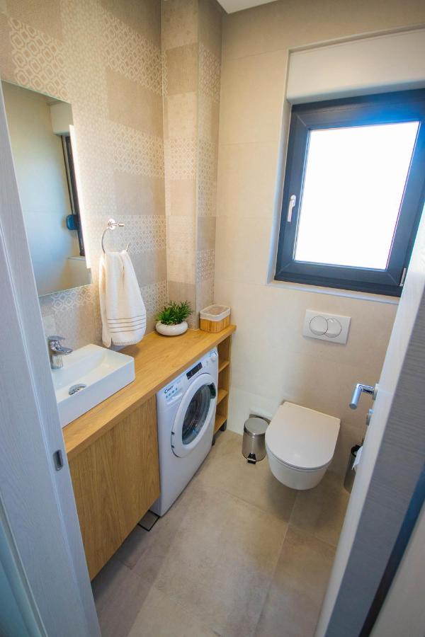 Apartmani Le-Lu Kaštela エクステリア 写真