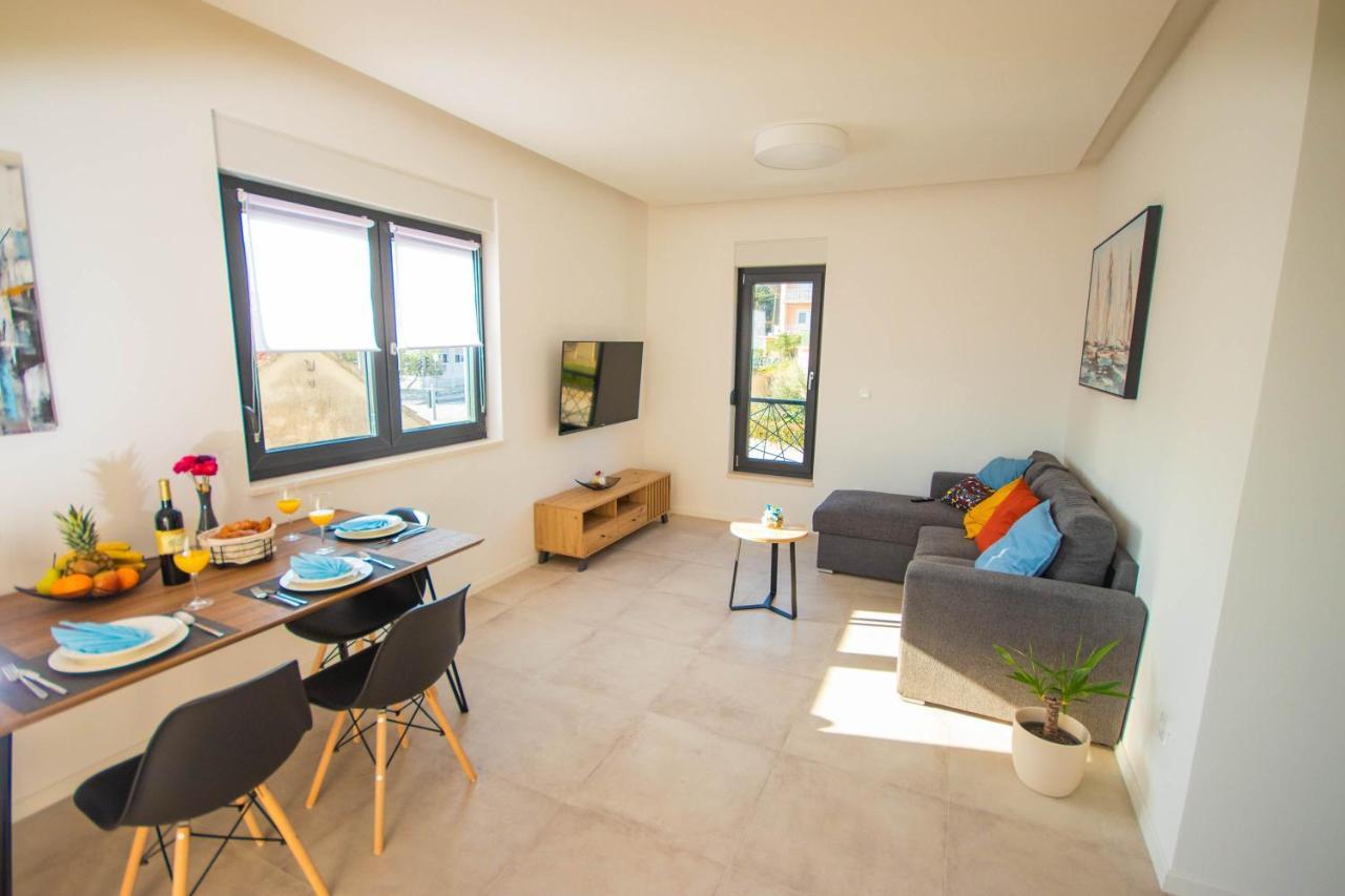 Apartmani Le-Lu Kaštela エクステリア 写真