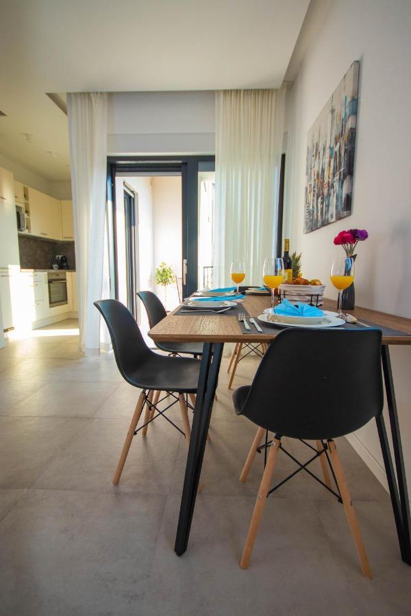 Apartmani Le-Lu Kaštela エクステリア 写真