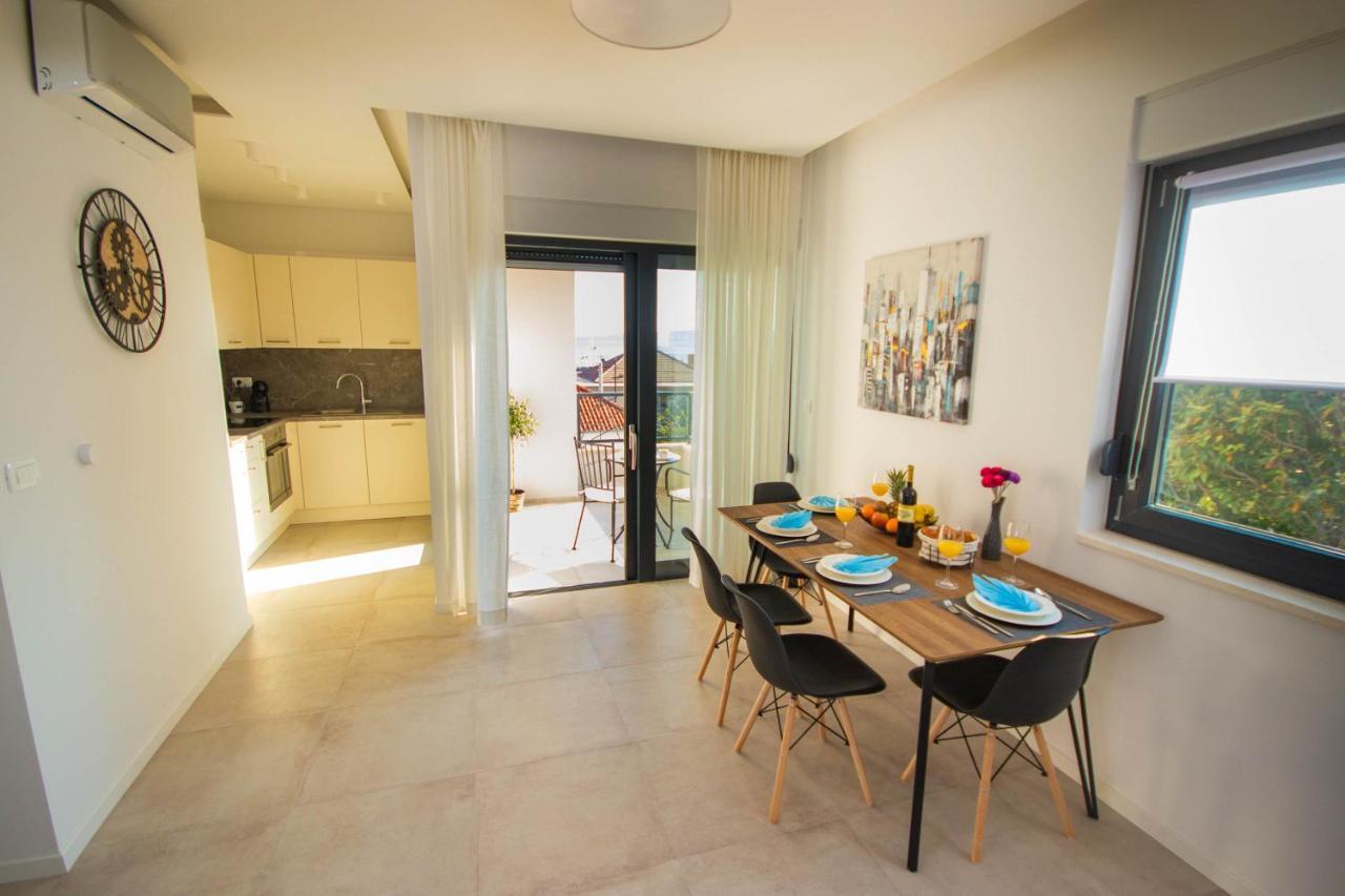 Apartmani Le-Lu Kaštela エクステリア 写真