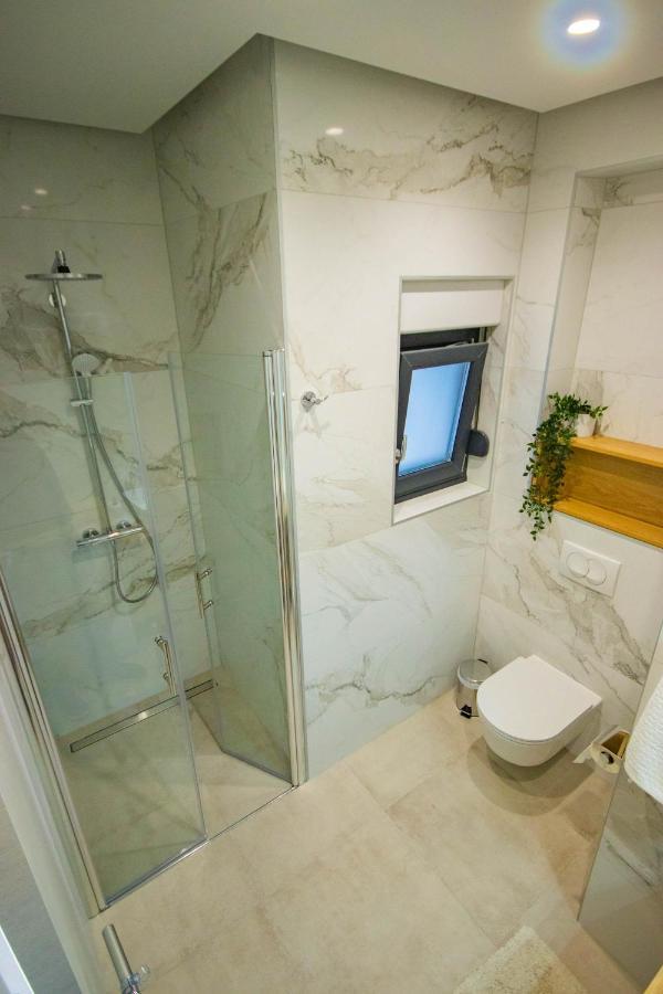 Apartmani Le-Lu Kaštela エクステリア 写真