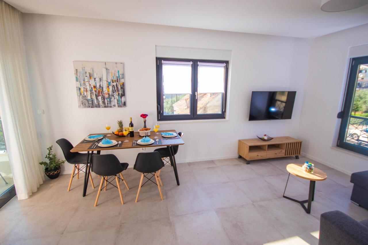 Apartmani Le-Lu Kaštela エクステリア 写真