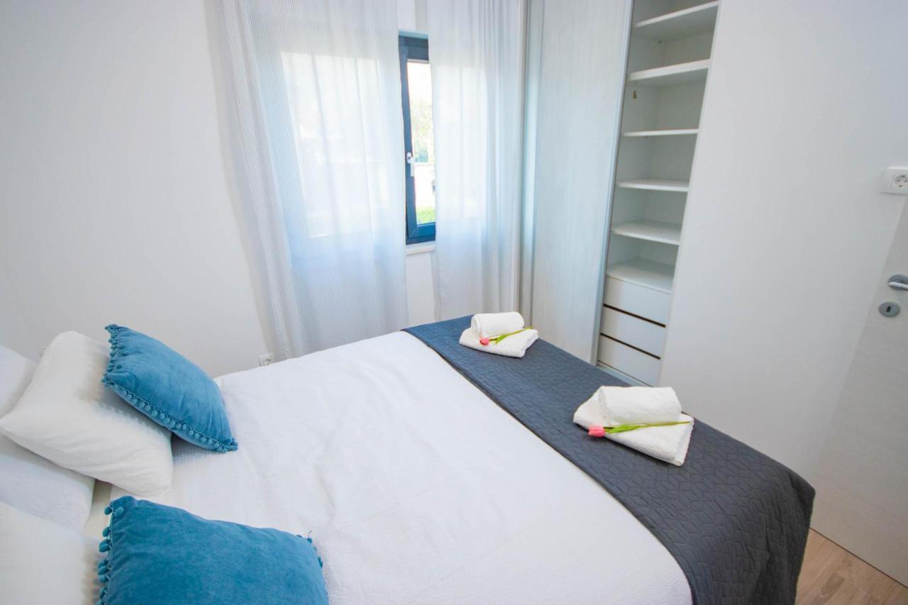 Apartmani Le-Lu Kaštela エクステリア 写真