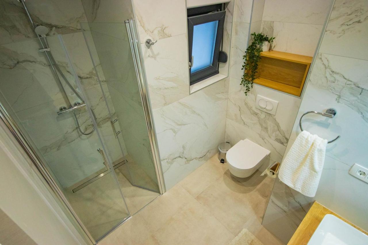 Apartmani Le-Lu Kaštela エクステリア 写真