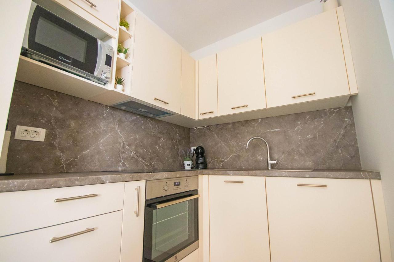 Apartmani Le-Lu Kaštela エクステリア 写真