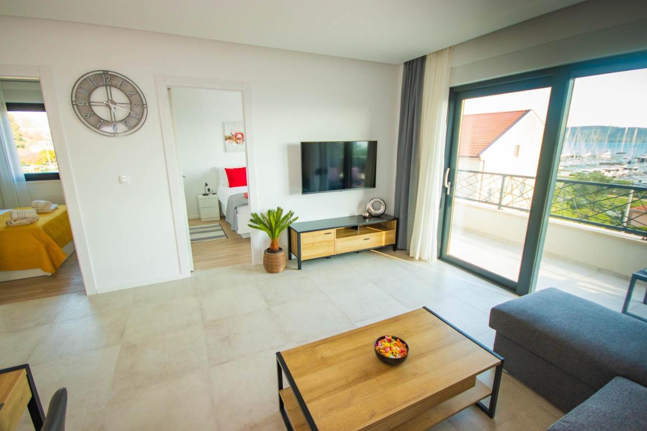 Apartmani Le-Lu Kaštela エクステリア 写真