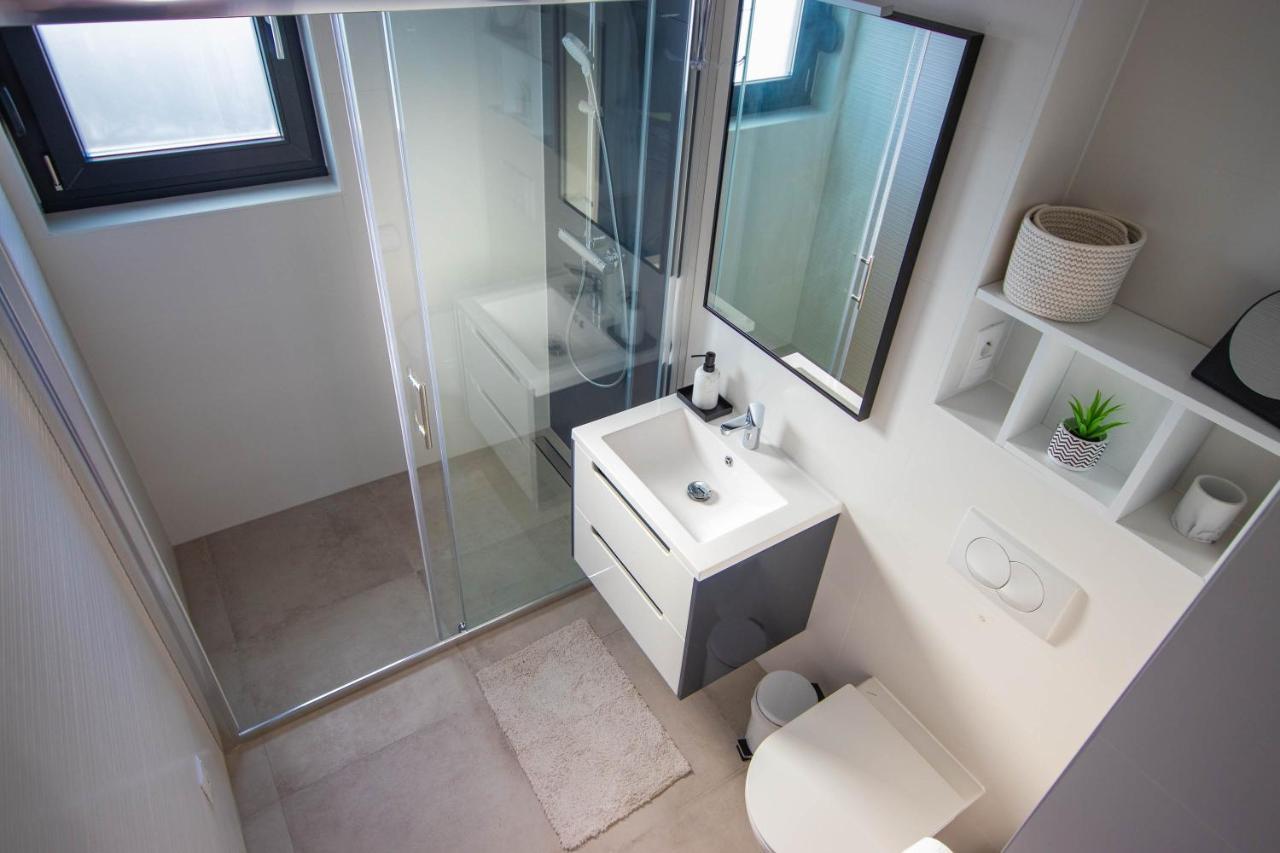 Apartmani Le-Lu Kaštela エクステリア 写真