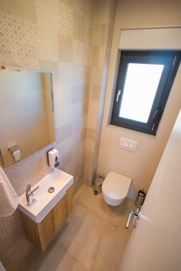 Apartmani Le-Lu Kaštela エクステリア 写真