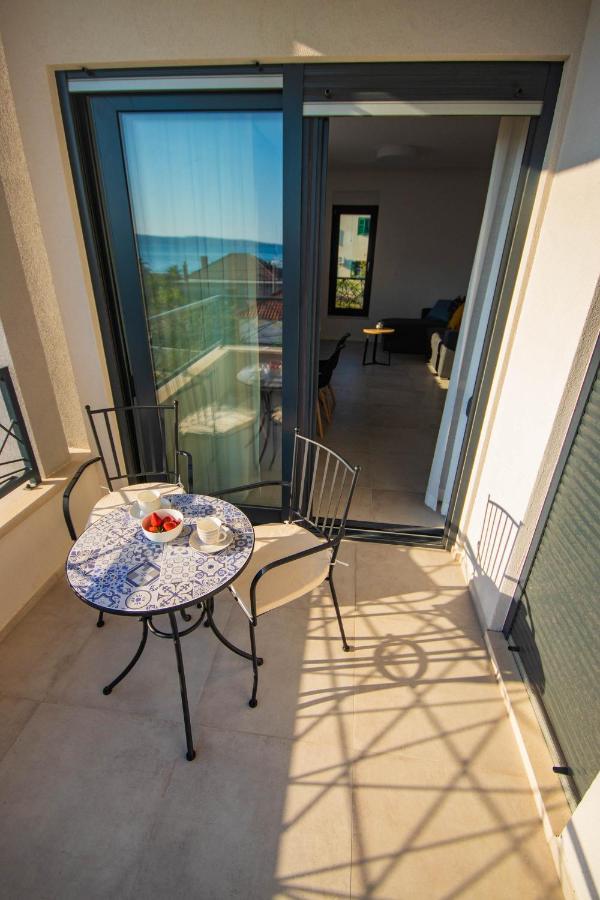 Apartmani Le-Lu Kaštela エクステリア 写真