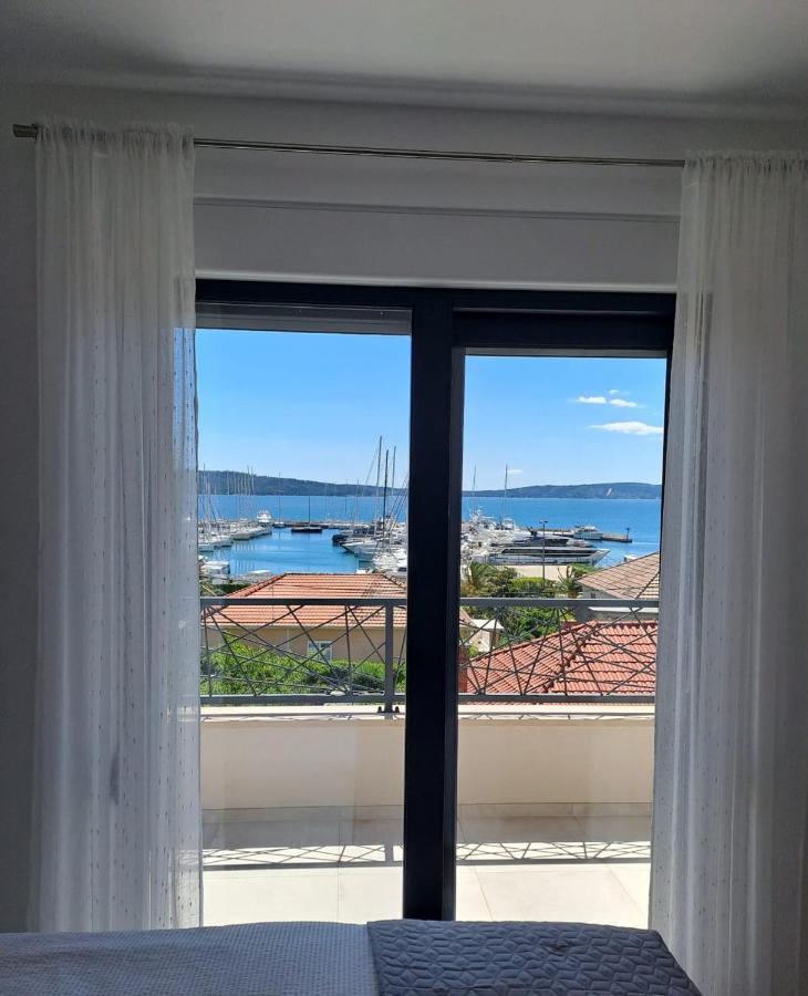 Apartmani Le-Lu Kaštela エクステリア 写真