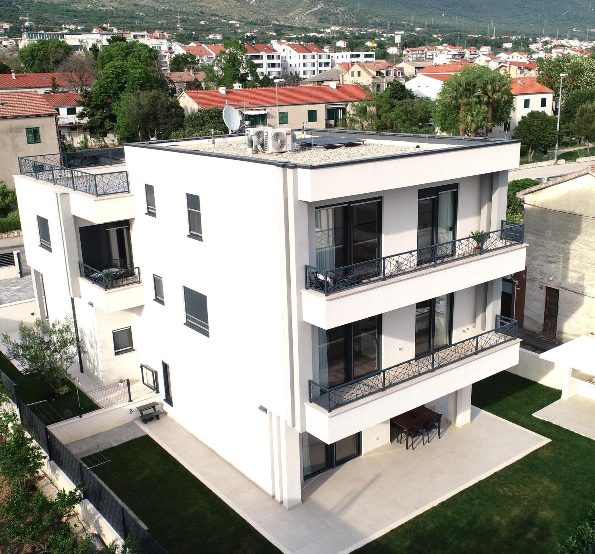 Apartmani Le-Lu Kaštela エクステリア 写真
