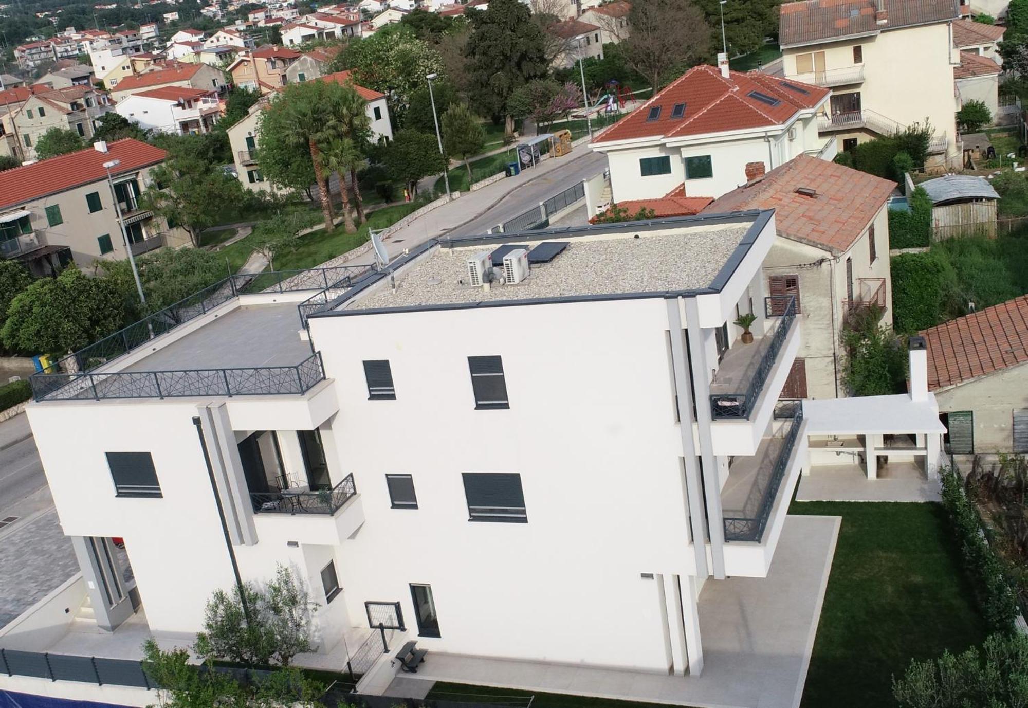 Apartmani Le-Lu Kaštela エクステリア 写真